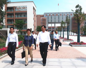 县人大常委会副主任高正薇到固镇县毛钽厂实验中学调研教育强县工作